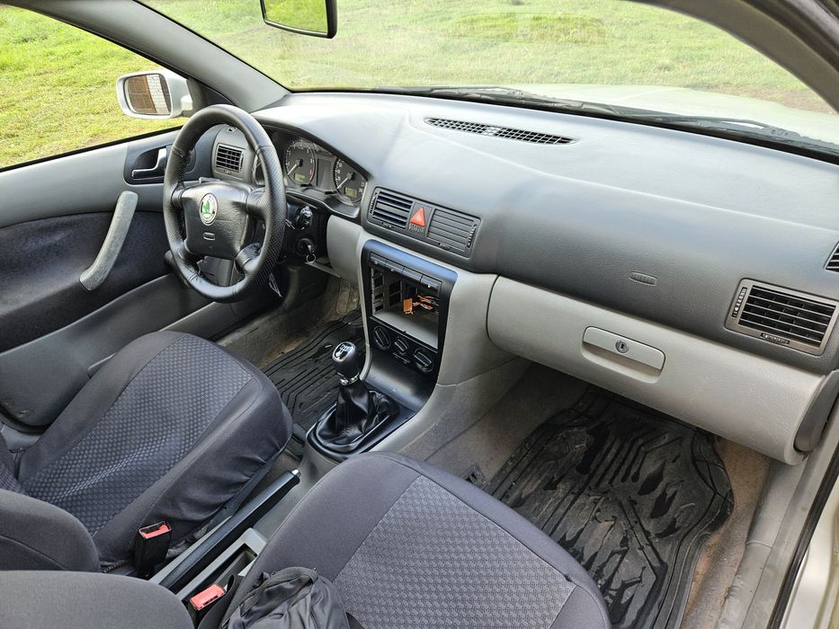 Skoda Octavia 1999 рік 1,6 бензин для військових