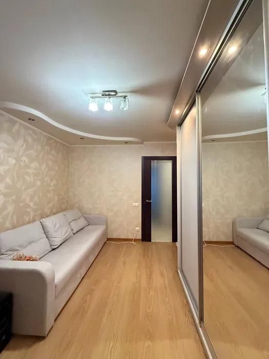 2к.кв. з ремонтом, поруч метро, р-н Одеська