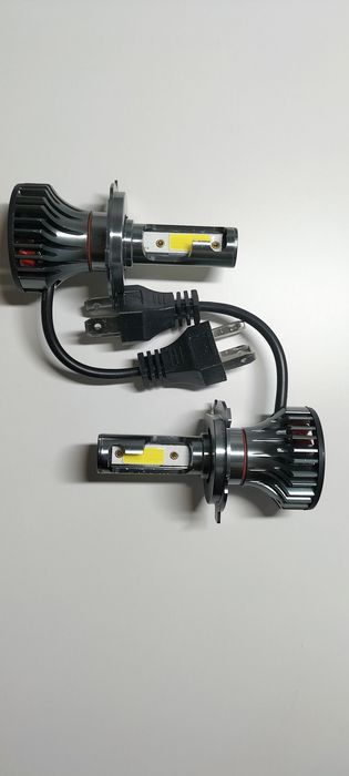 Світлодіодні лампи лед LED H4 12 вольт автосвітло