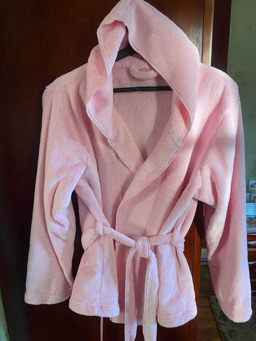 Ніжний рожевий короткий халат