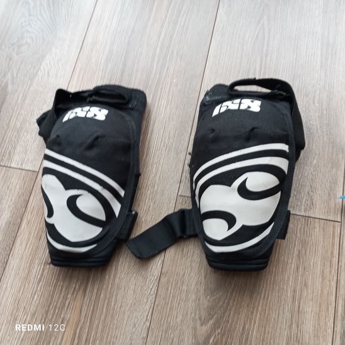 Наколінники IXS ixs