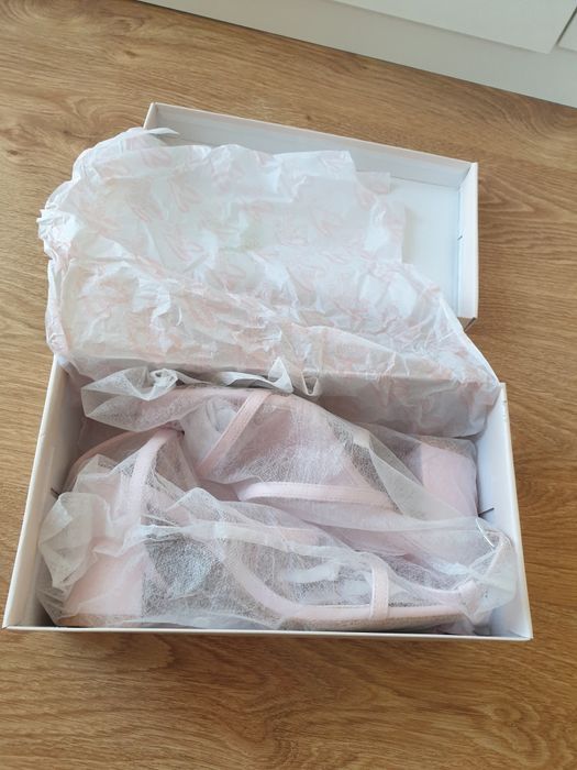 Sandały na słupku rozmiar 38