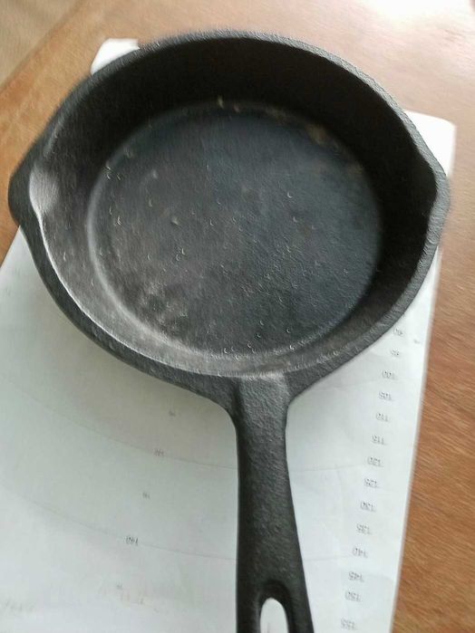 Продам сковорідку чавунну порційну