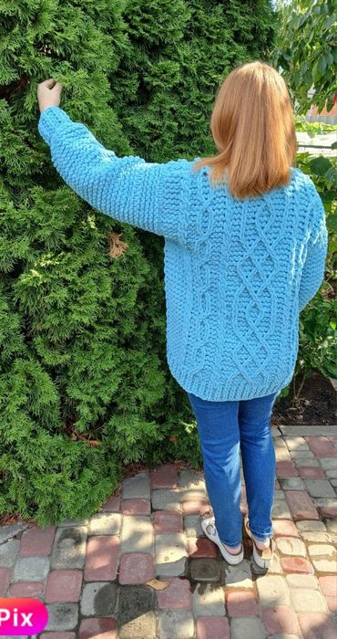 Кардиган з плюшевої пряжі, ручної роботи.