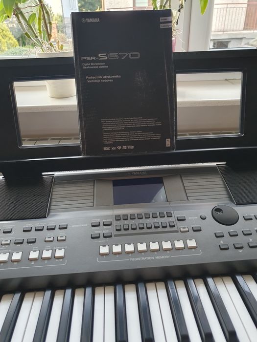 Keyboard YAMAHA PSR-S 670