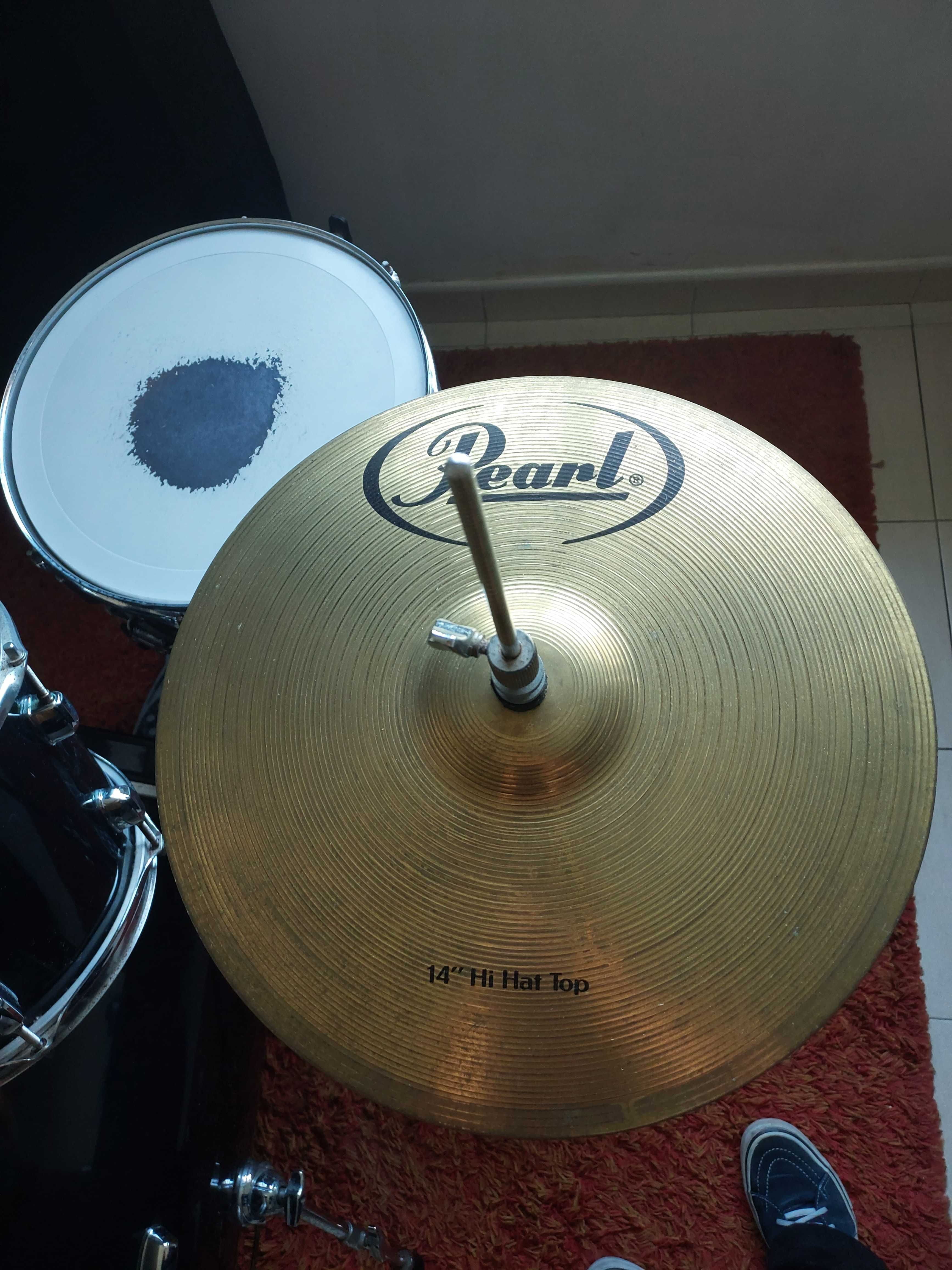 Bateria Pearl Forum Series em bom estado. 500€.