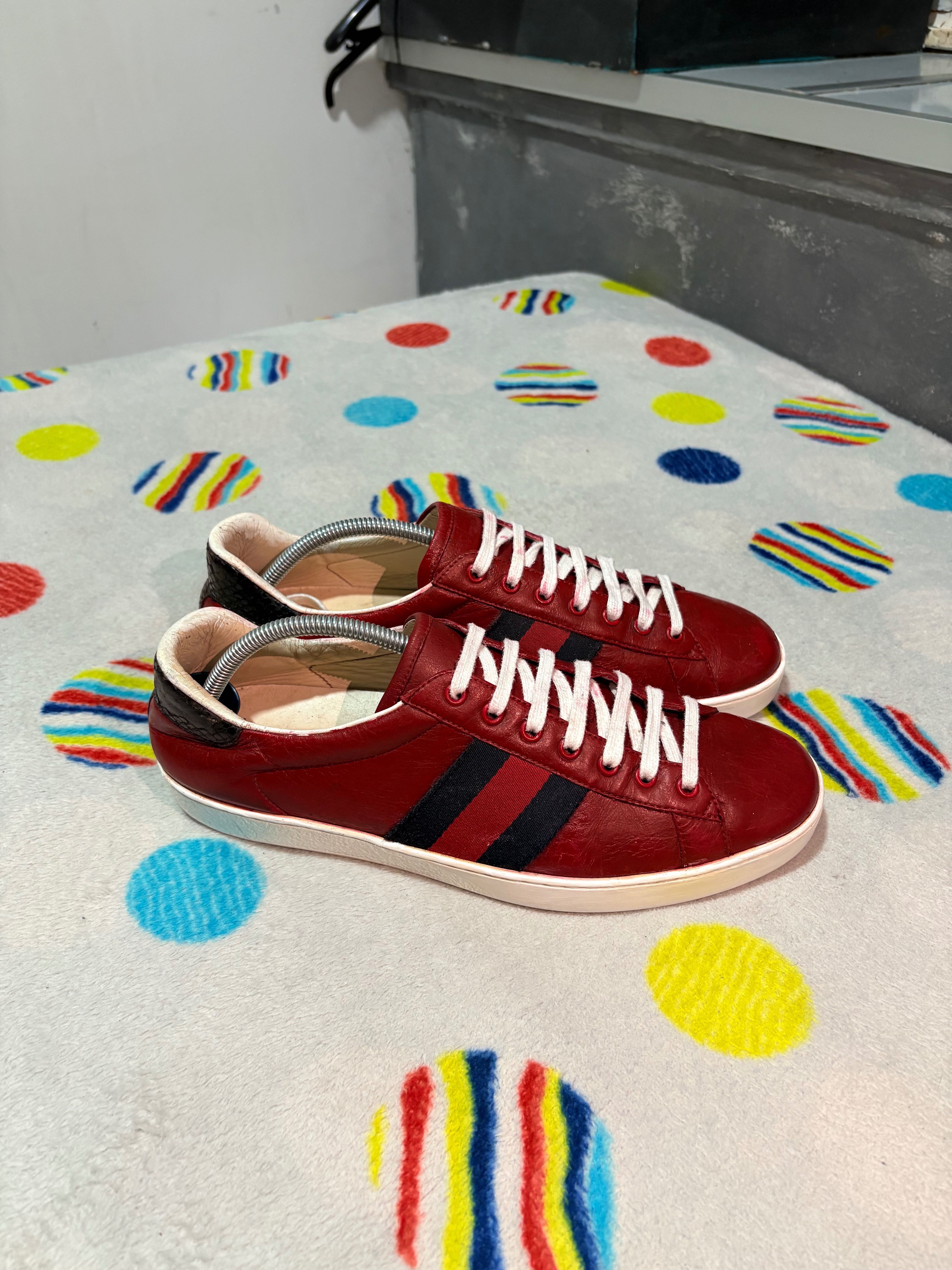 Gucci Red Simples