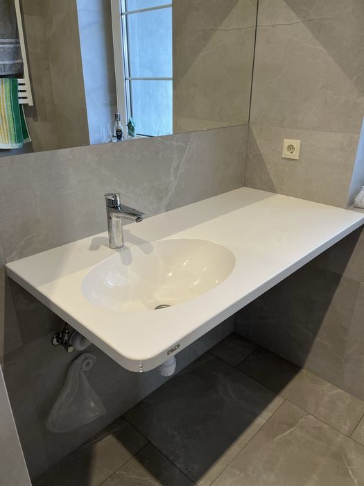 Умивальник литий зі стільницею, виробник R&D поверхня над пральною.