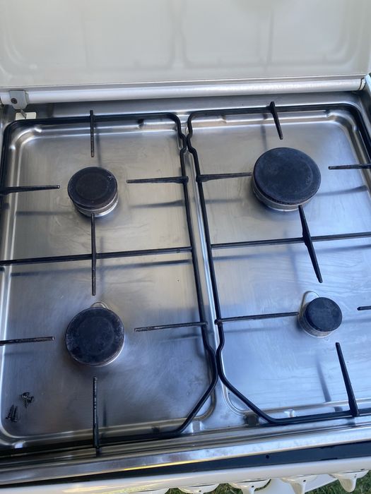 Placa e forno marca Fagir.