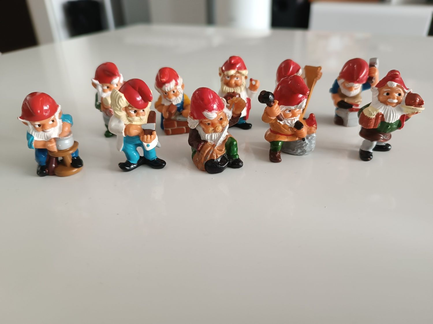 Figurki kinder krasnale