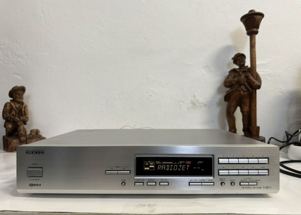 Tuner stereo Onkyo T-4211, Made in Malaysia.