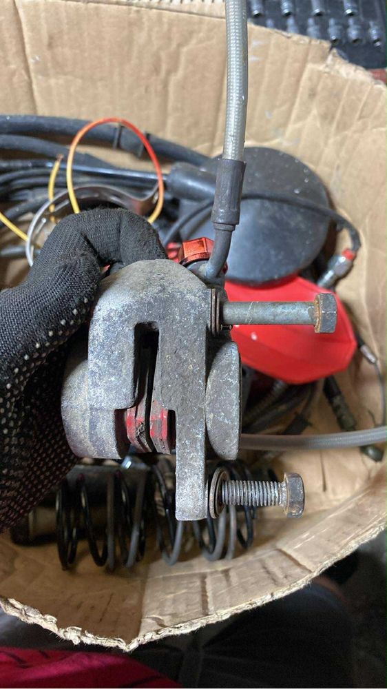 Zacisk przedni gilera rcr