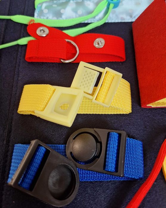 N O W A tablica sensoryczna wspomagająca rozwój manipulacyjna walizka