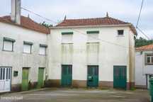 Casa antiga com potencial em Gestosa Fundeira