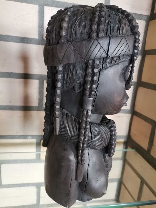 Peça escultura busto senhora africano angolano