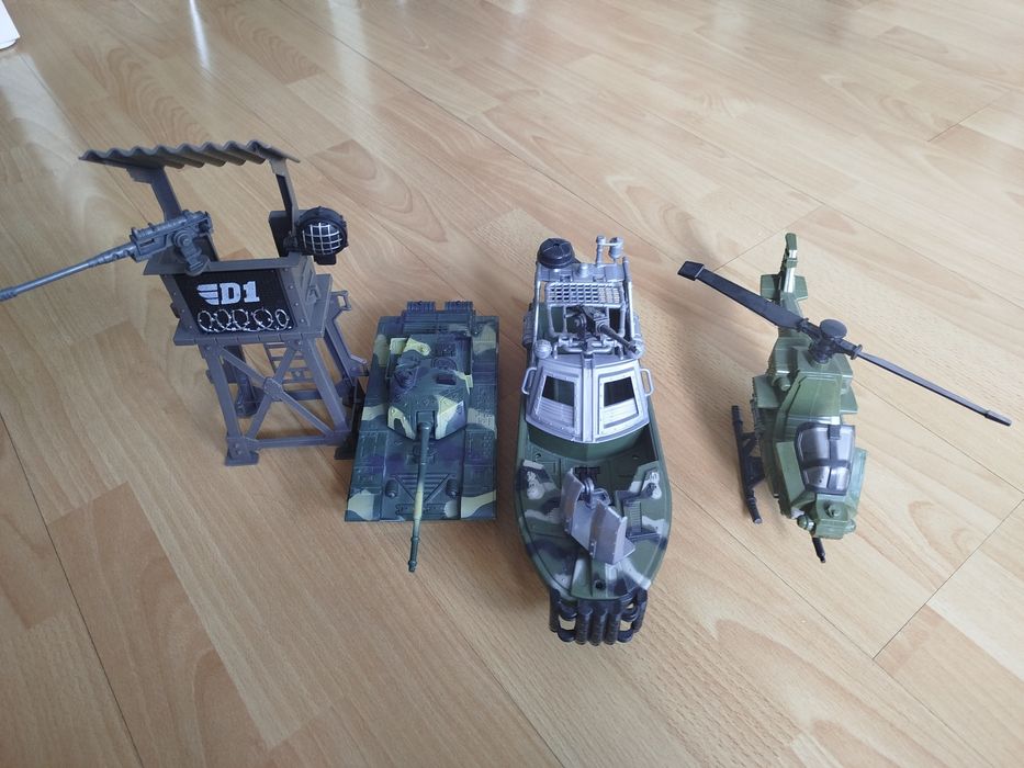 Zestaw figurek wojskowych