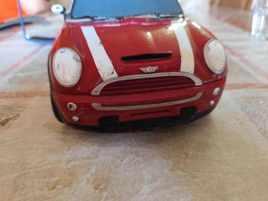 Mini Cooper S miniatura de grandes dimensões