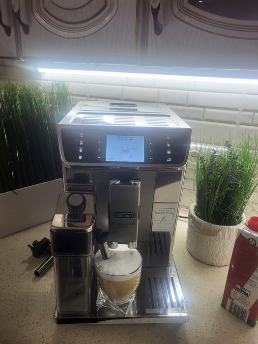 кавовий апарат фірми Delonghi Prima Donna ELiTE