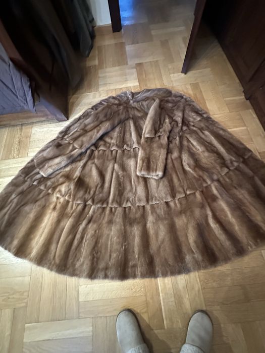 piekne futro z norek kolor bursztynowy