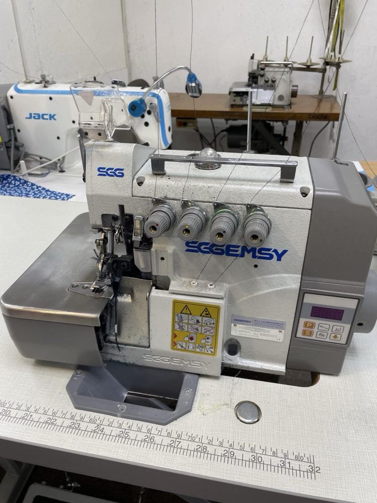 Продається оверлок GEMSY SG7724E