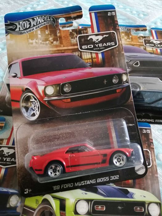 Hot wheels Ford mustang 60 years Novos