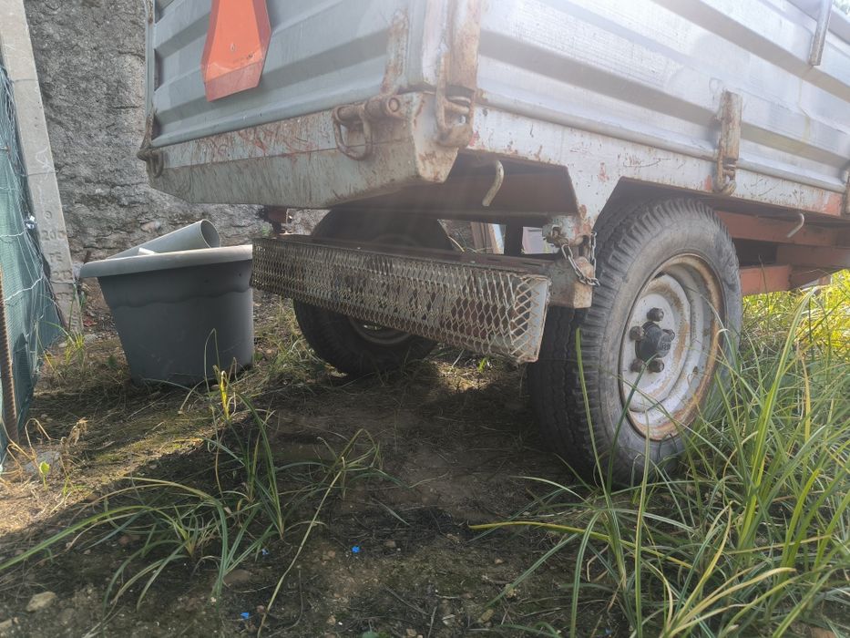 Reboque agrícola 2.500 Kg