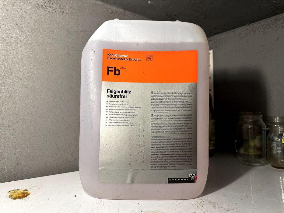 Розпродаж автохімії: шампуні, плямовідники, поліролі  Koch Chemie