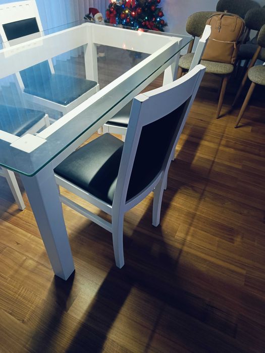 Mesa de jantar vidro temperado e cadeiras