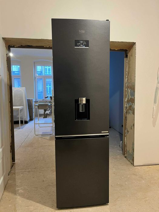 Lodówka BEKO - No Frost - Dystrybutor wody  -  203.5cm
