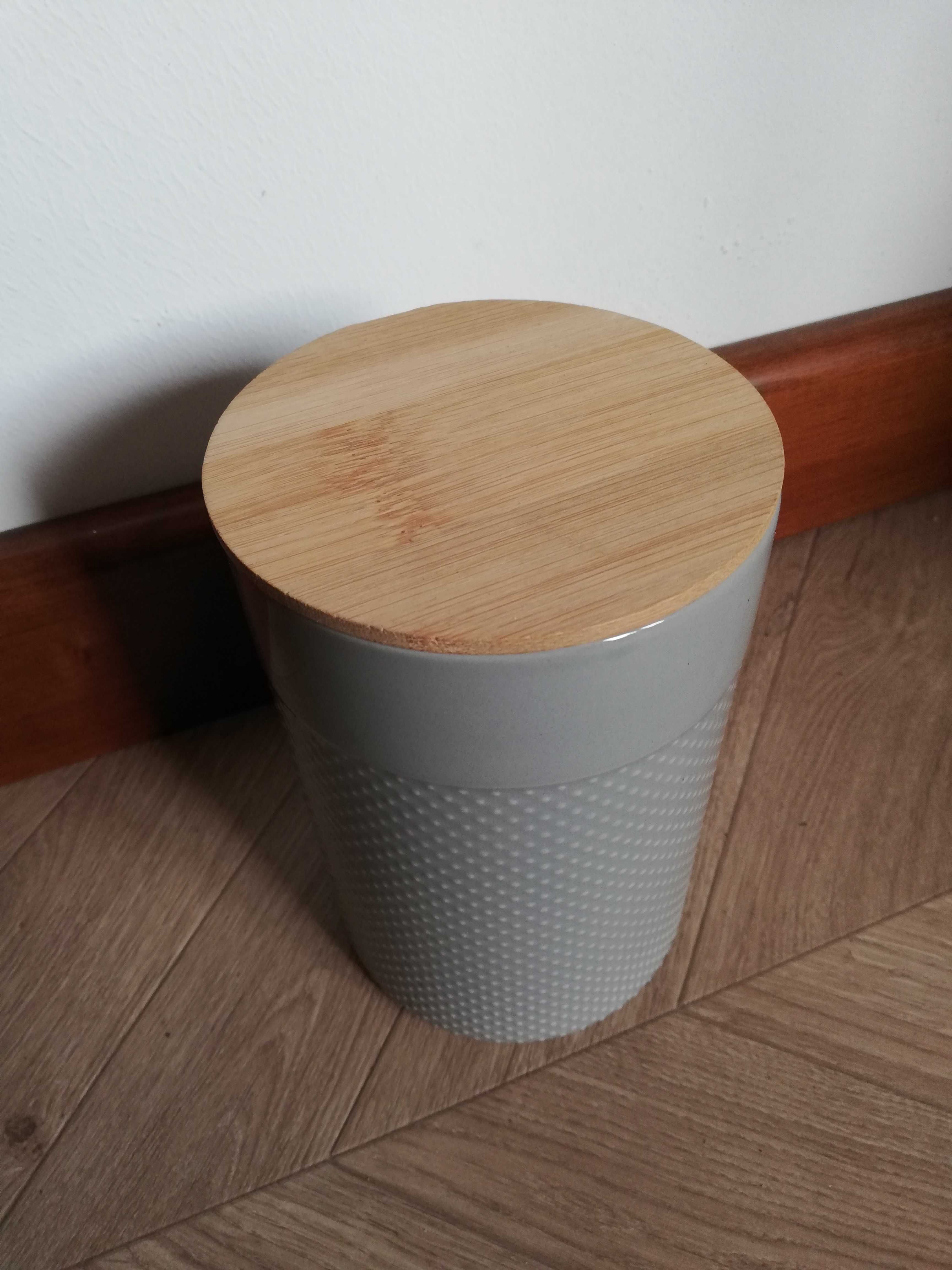 Pojemnik ceramiczny szary z bambusową pokrywką