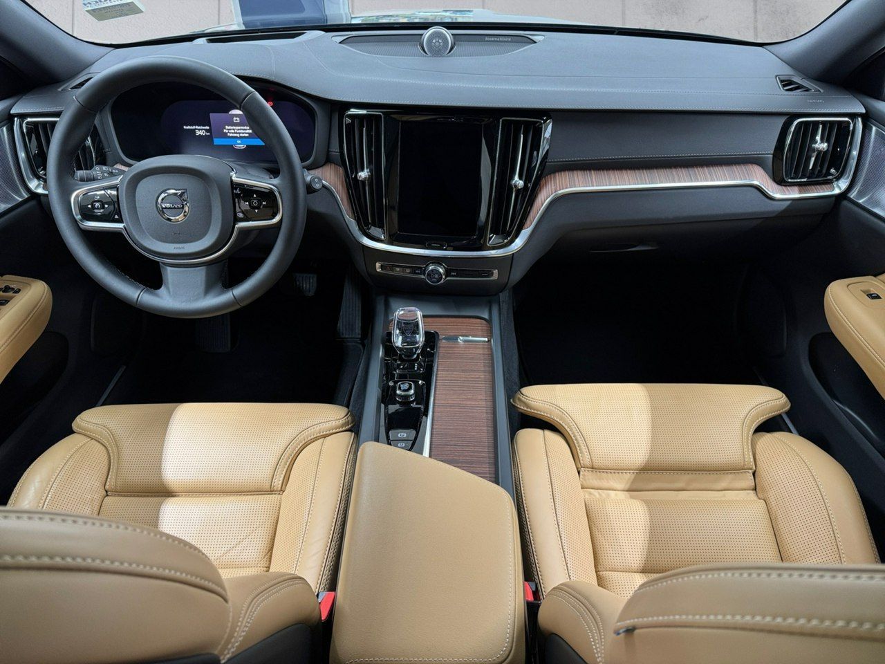 Volvo V60 Cross Country B5(B) Ultimate Bright AWD MY 2025