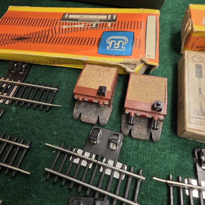 Sprzedam duży zestaw elementów do makiety kolejowej w skali TT.