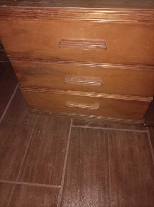 Cama de casal em madeira com 2 mesas cabeceira
