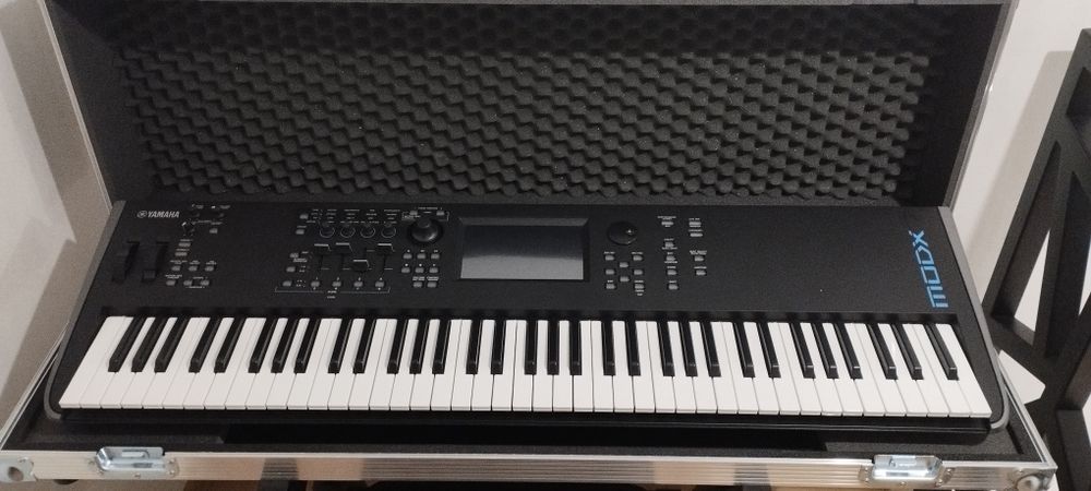 Yamaha Modx7 wraz z casem i akcesoriami