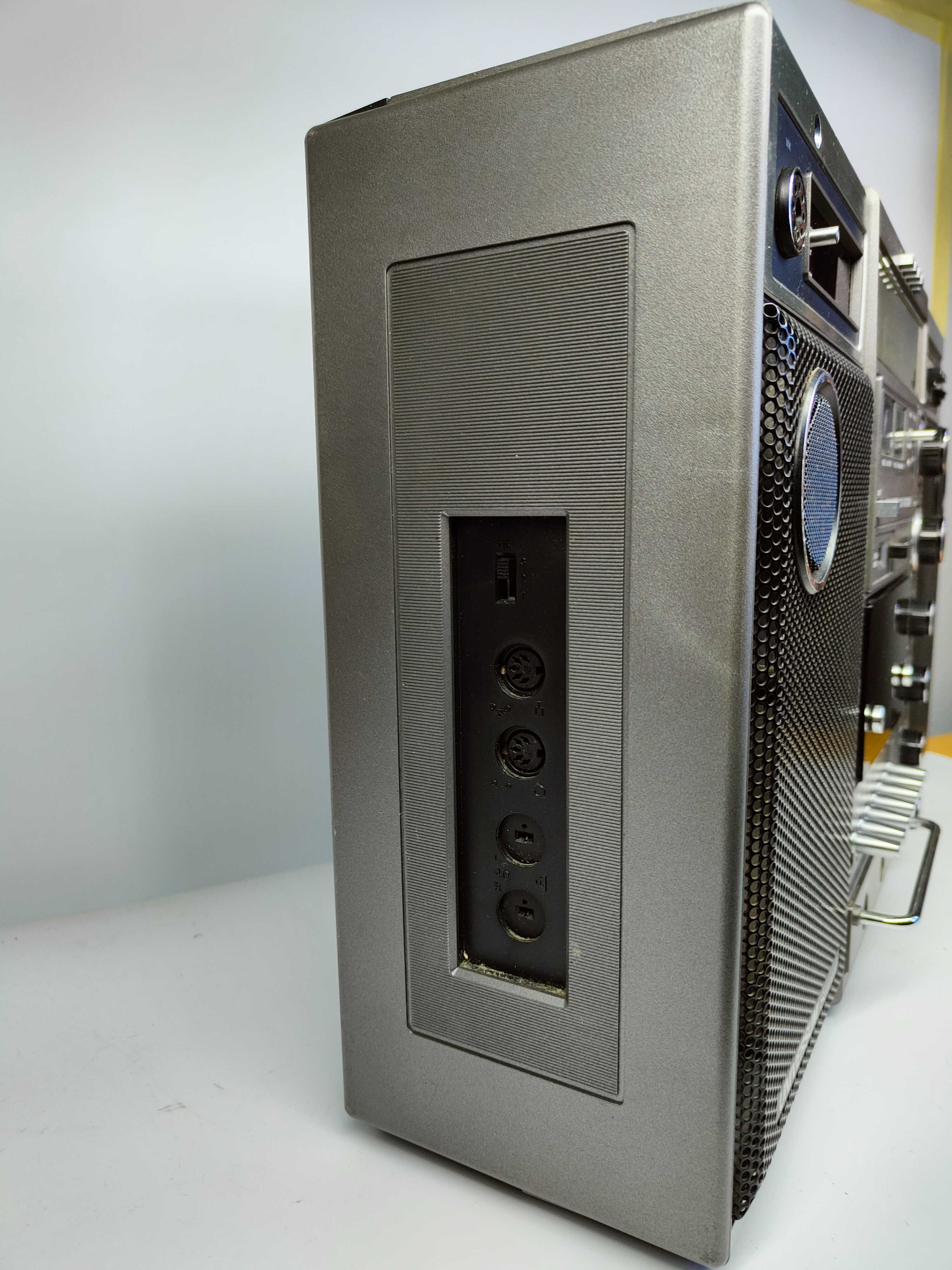 Universum Senator 8800 Super Stereo Boombox radiomagnetofon