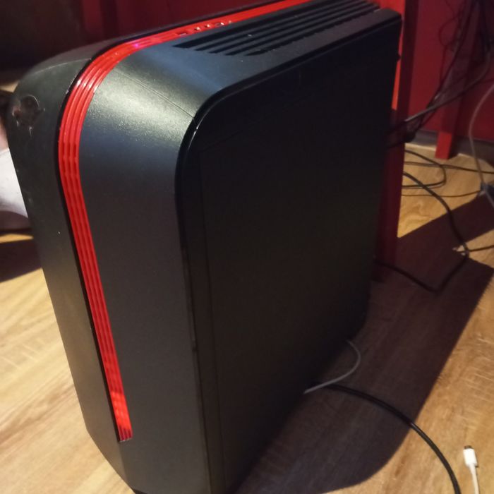 Komputer stacjonarny plus monitor