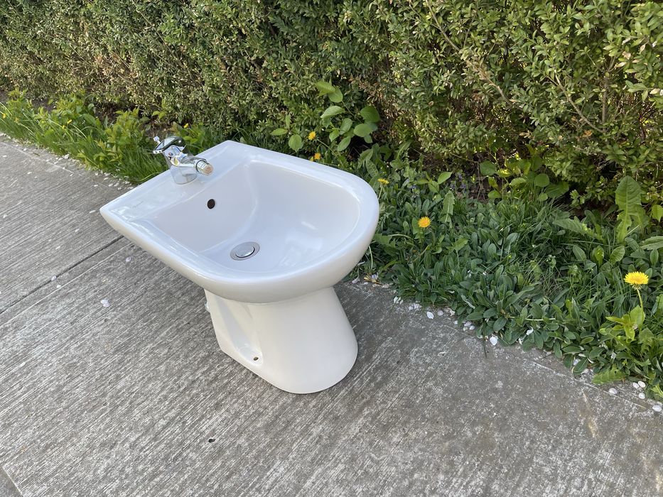 Біде Vidima з краном Vidima в комплекті.