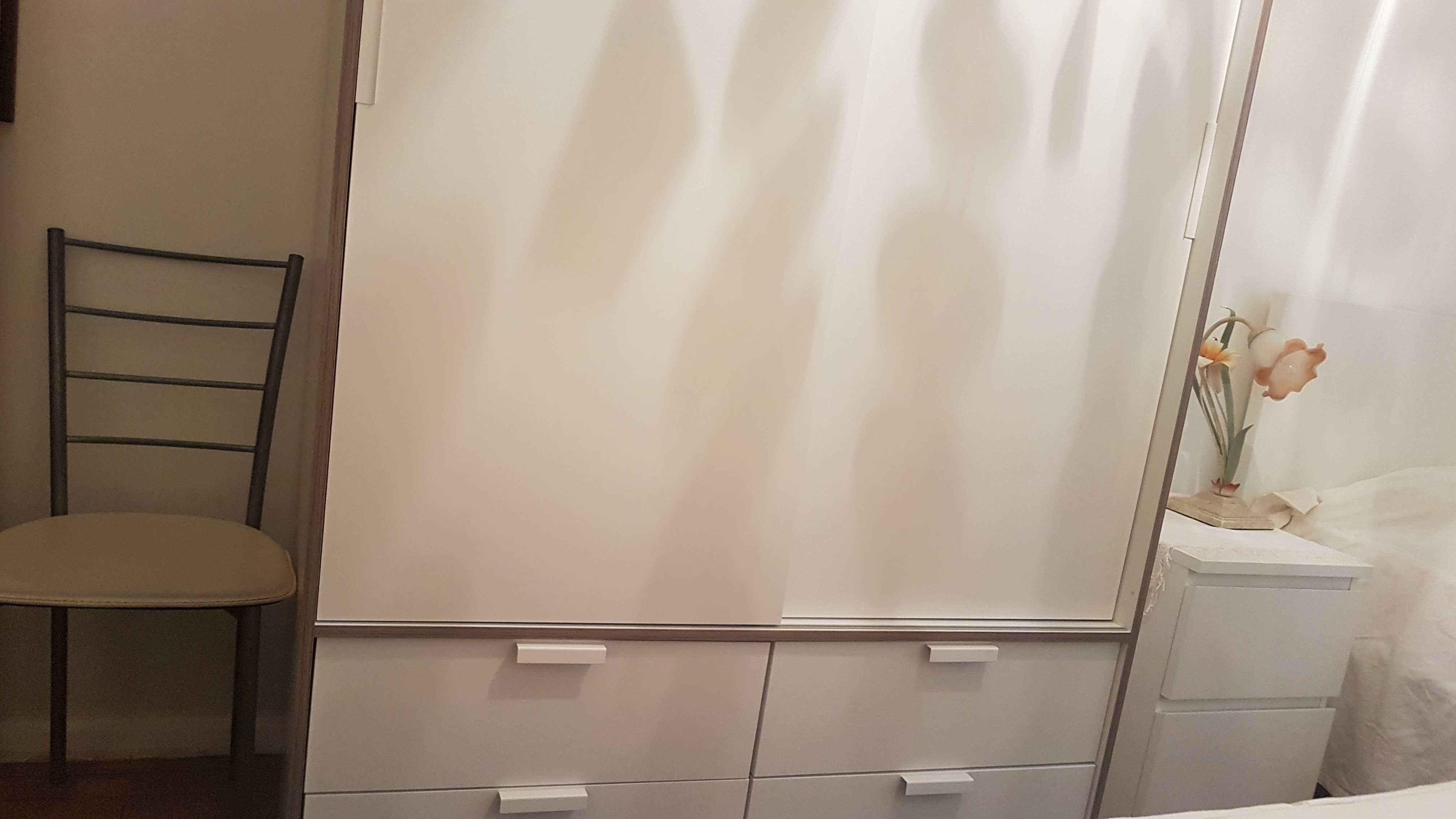 Quarto COMPARTILHADO para duas SENHORAS, 21a aos 50 anos.