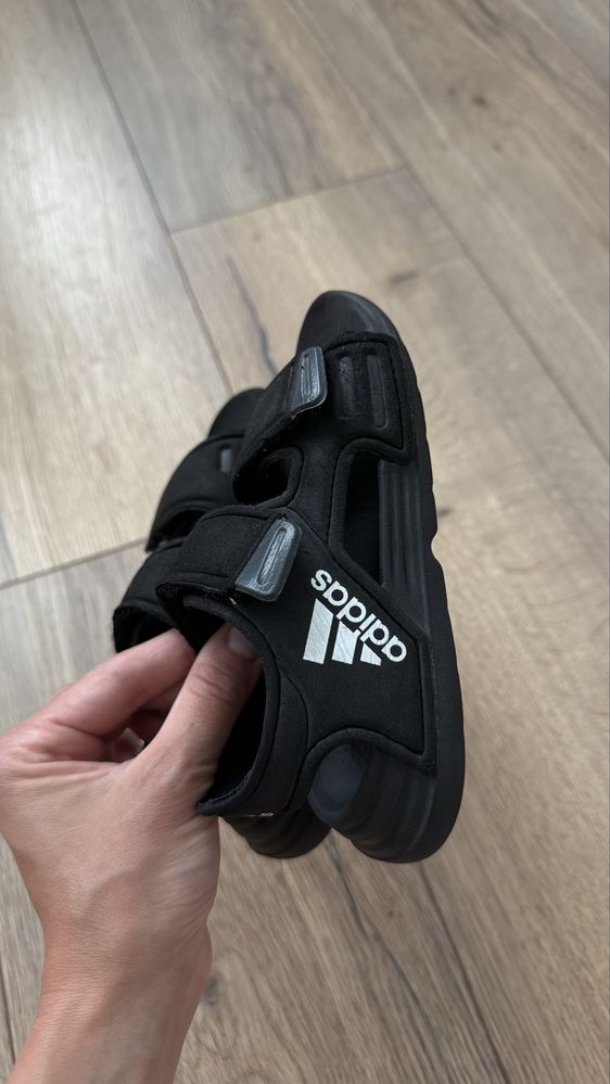 Босоніжки Adidas 26 розмір 15,5 см устілка