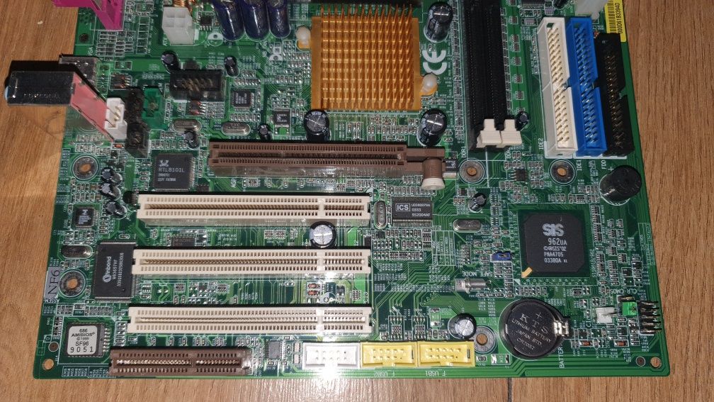 GIGABYTE GA-8simlnf PGA478 DDR PCI AGP + Celeron 2.8ghz