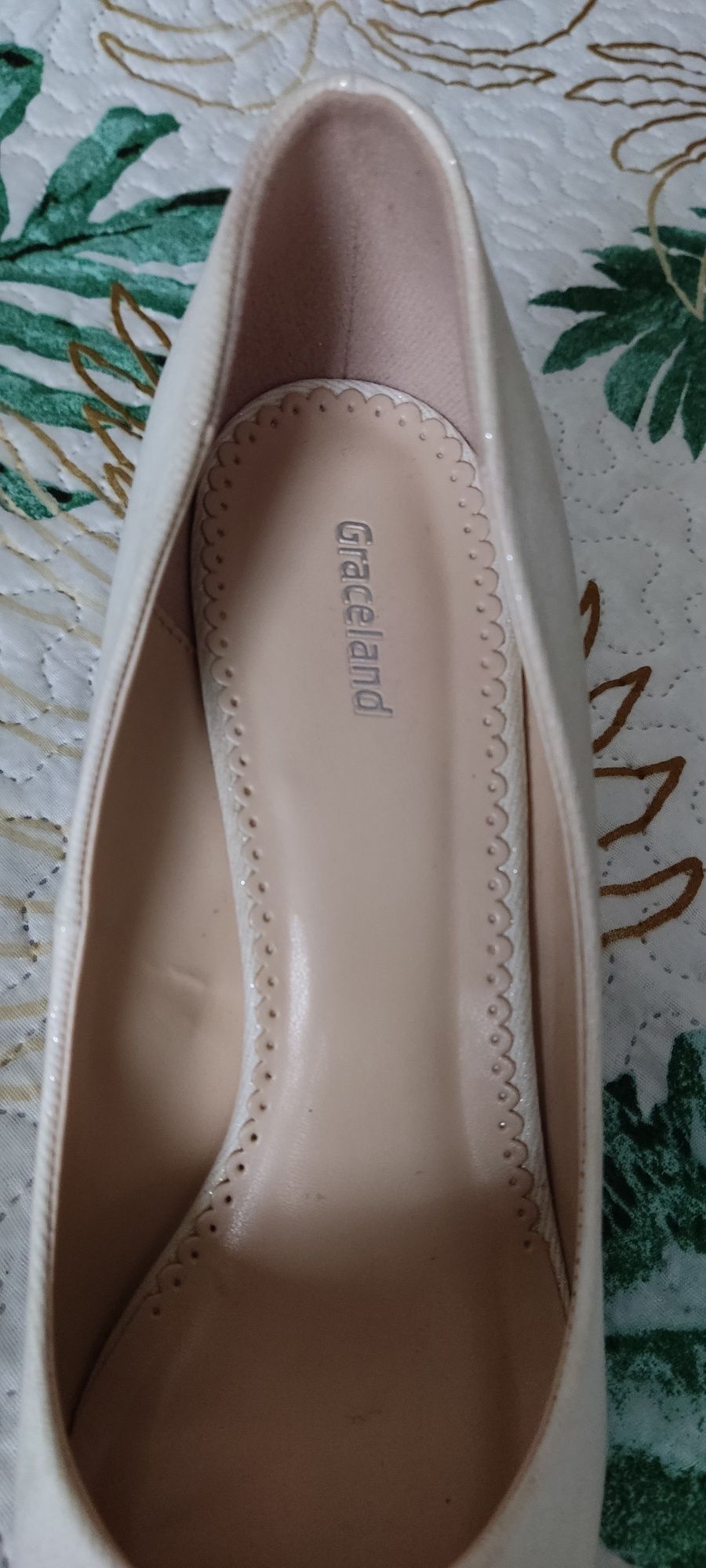 Buty szpilki eleganckie ecru 40 .Obcas-9cm.Deichmann