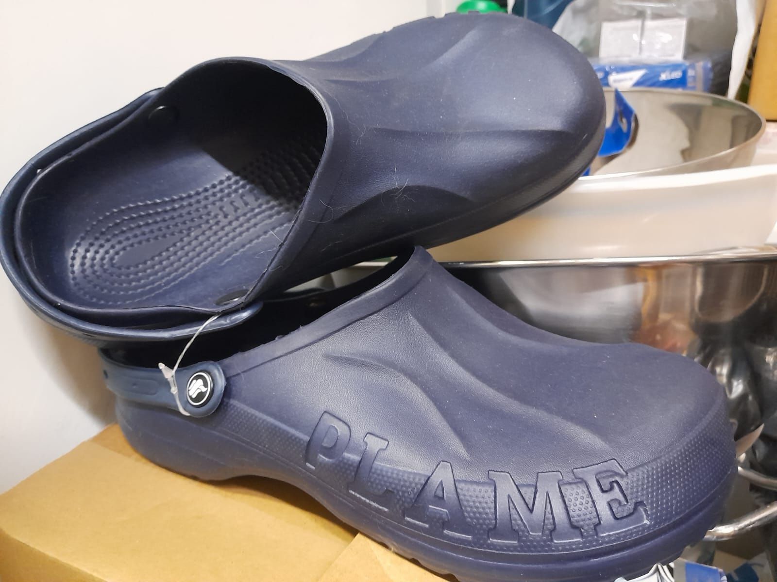 Wyprzedaż nowych Crocsów męskich produkcji Słowenii i Wietnamu w rozmi