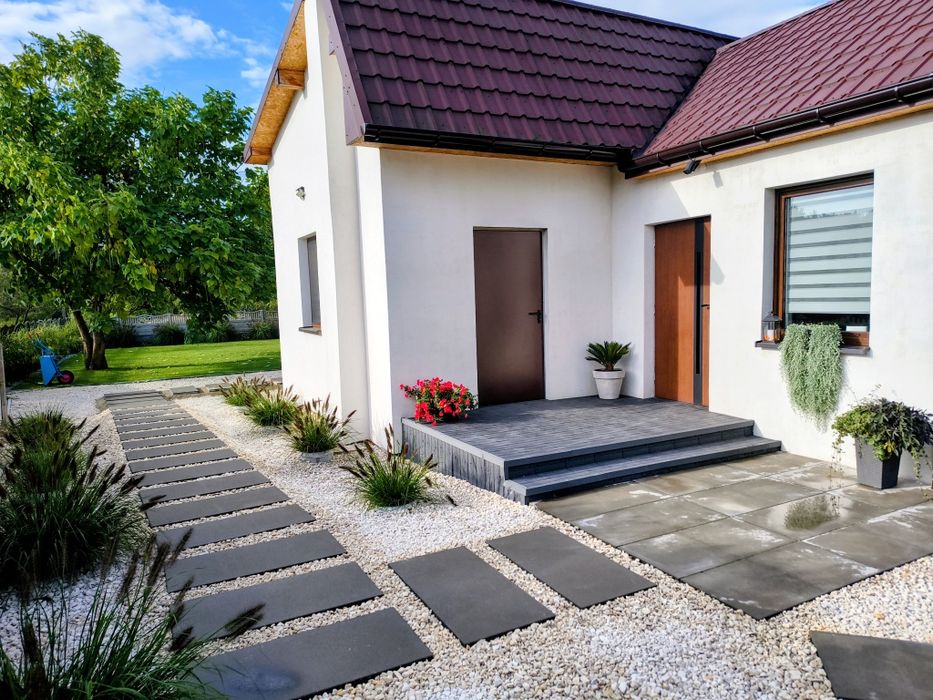 Układanie kostki brukowej Malowanie/Mycie elewacji Zakładanie trawnika