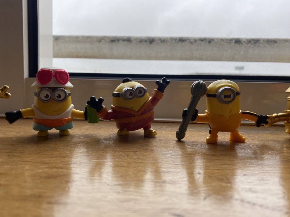 Little Pet Shop e gatos e minions