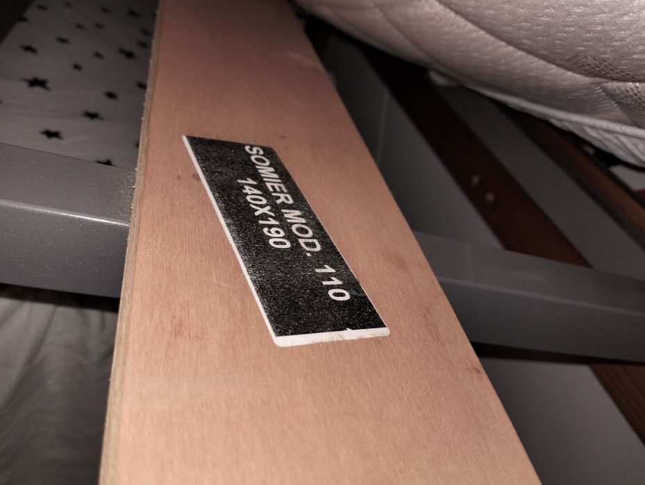 Cama madeira+colchão+ estrado