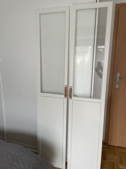 Drzwi billy ikea + skórzane uchwyty osternas
