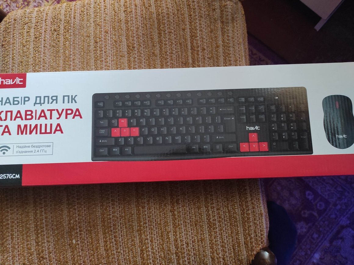 Беспроводная клавиатура с мышкой