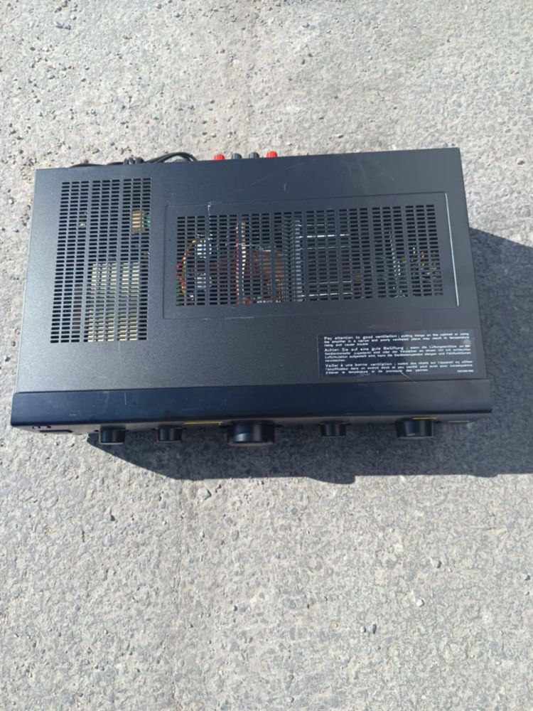 wzmacniacz marki JVC model AX-R5.