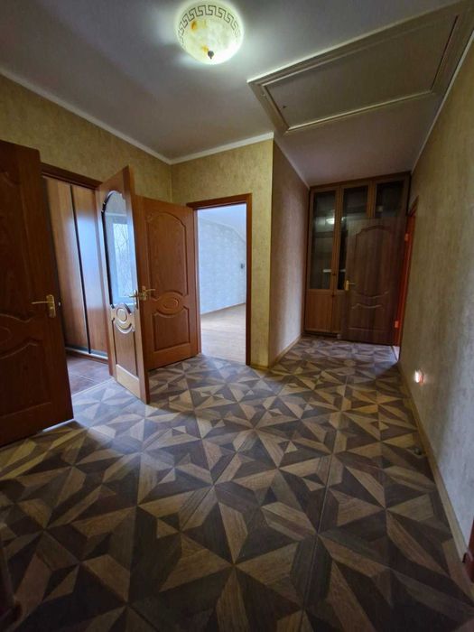 Продаж будинку 214  кв. метрів в 40 км від Києва.