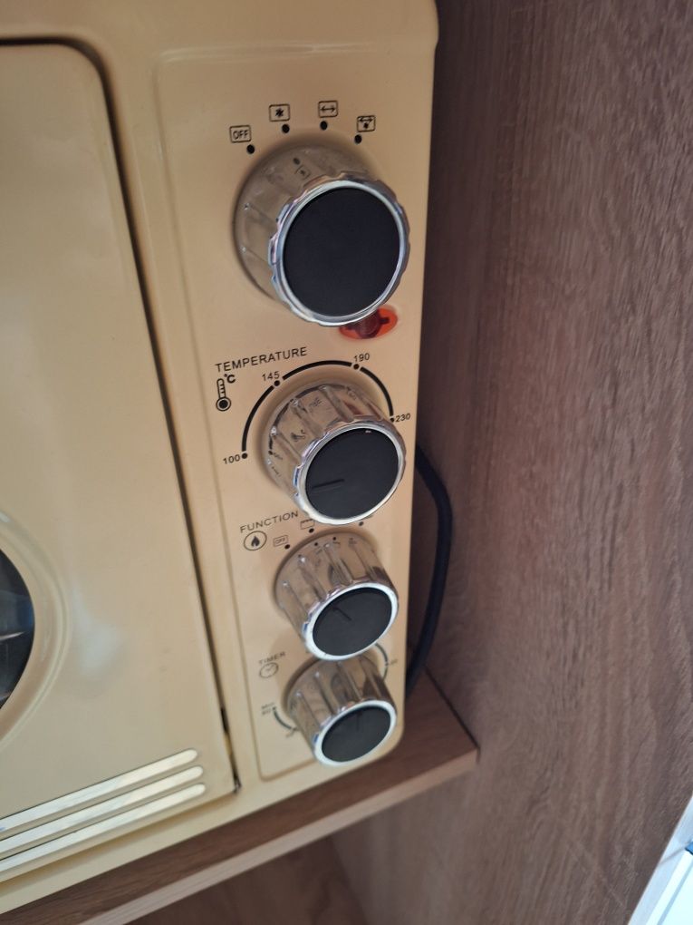 MINI piekarnik TurboTronic TT-EV45R Retro Kremowy